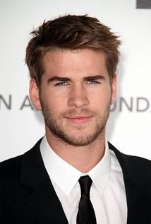How to Care for Your Skin (and Scruff) Like Liam Hemsworth